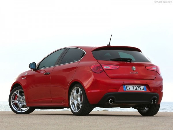 Alfa_Romeo-Giulietta_Quadrifoglio_Verde_2014_800x600_wallpaper_26