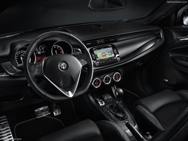 Alfa_Romeo-Giulietta_Quadrifoglio_Verde_2014_800x600_wallpaper_32