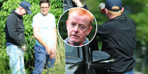 Exmoderátora Chrise Evanse přistihli ,jak u cesty jednou rukou močí a druhou pije kvalitní Whisky