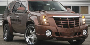 Zničený Cadillac Escalade