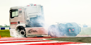 Top Gear závodil v tahačích