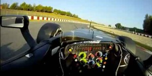 Co vidí jezdec formule 1?